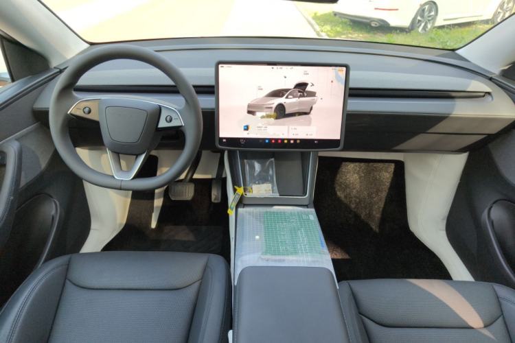 Used Tesla Model Y 2025 Rear-Wheel-Drive Version
