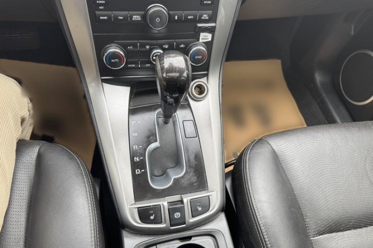 Used Chevrolet Captiva 2015 2.4L 4x4 Flagship Edition 7-Seater