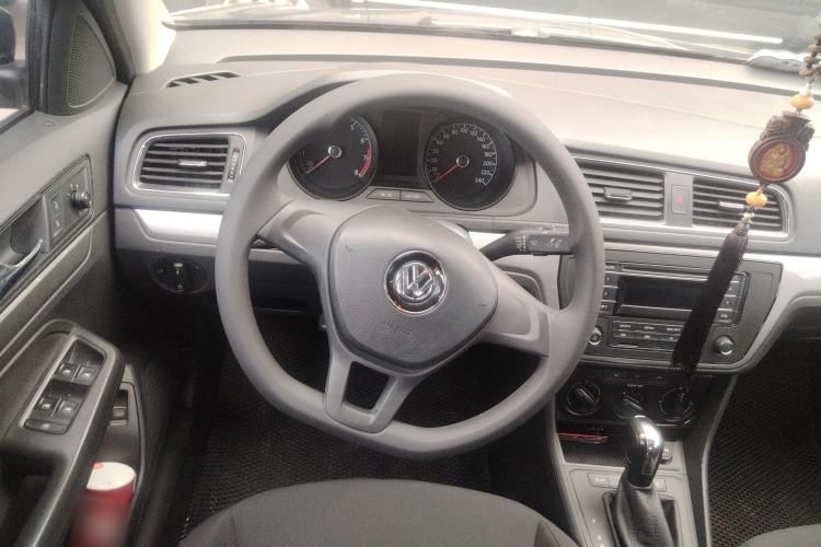 Used Volkswagen Lavida 2015 1.6L Automatic Fashion Edition Steering Wheel