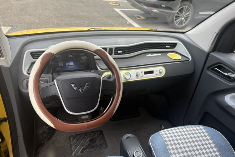 Used Wuling Hongguang MINIEV 2021 Macaron Fashion Model Lithium Iron Phosphate Interior 5