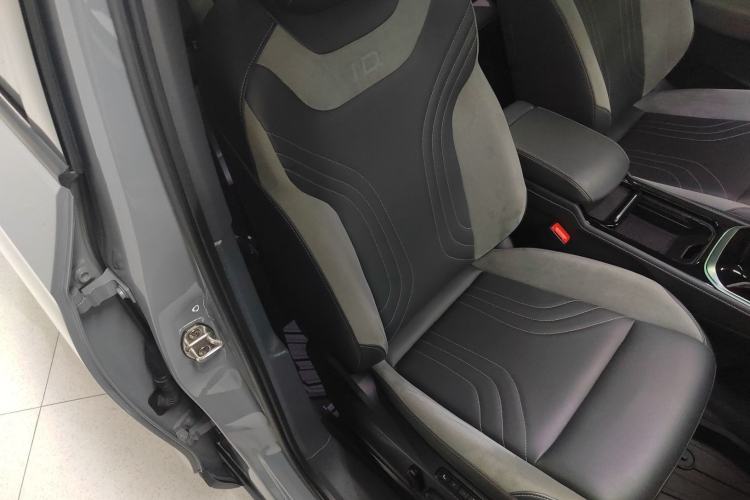 Used Volkswagen ID.4 CROZZ 2022 Long-Range Lite PRO Edition Right Front Seat