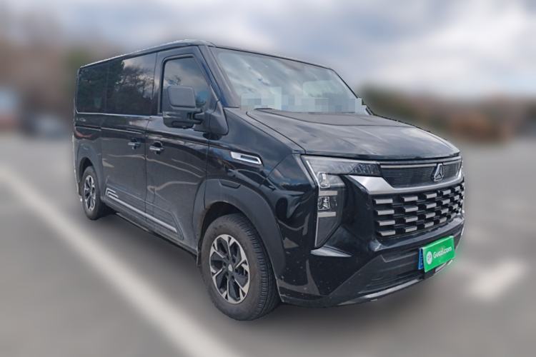 Used Sinotruk Pioneer V 2025 Multi-Function PRO Version 2.0T Automatic Short Wheelbase Low Roof Front Right 45 Deg