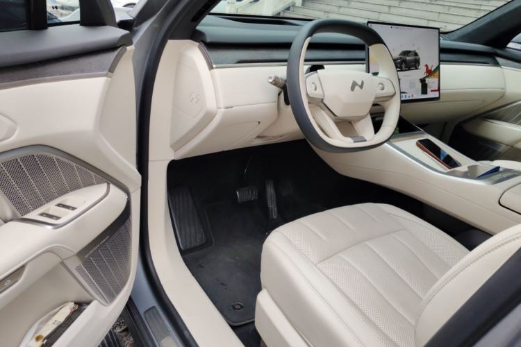 Used ONVO Luxeed L90 2025 Model—Ultra Six-Seater Version