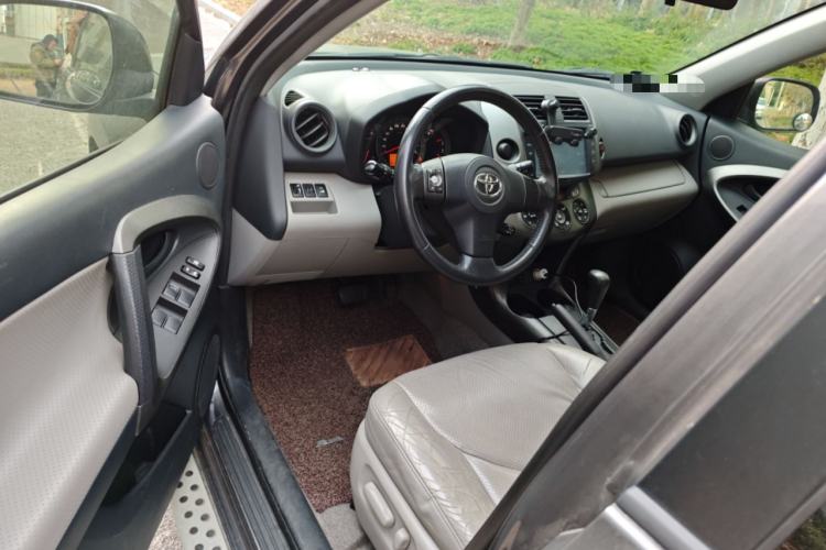 Used Toyota RAV4 2011 2.0L Automatic Luxury Edition
