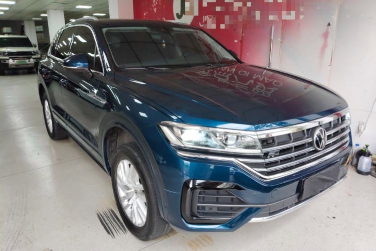 Used Volkswagen Touareg 2021 2.0 TSI Ruiyi Edition Front Right 45 Deg