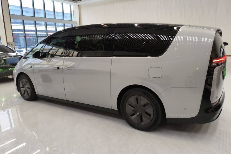 Used Li Auto MEGA 2024 Ultra Model
