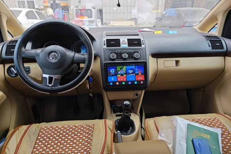 Used Volkswagen Touran 2013 1.4T Manual Comfort Edition 5-Seater Center Console