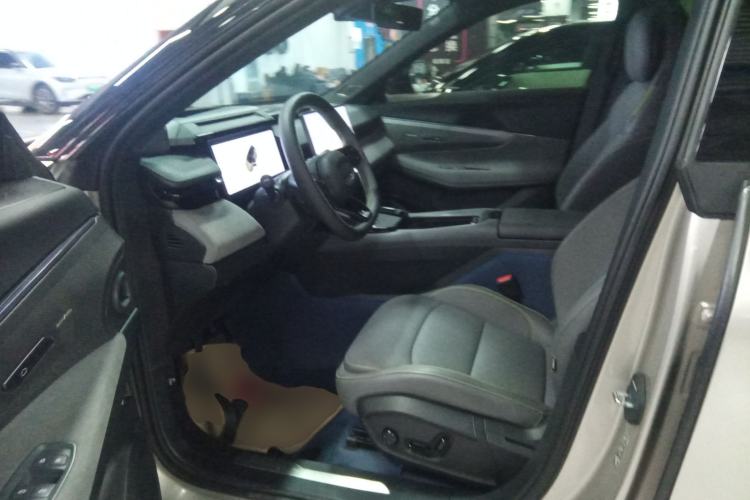 Used Lynk & Co 08 EM-P 2024 120km Long-Range Plus
