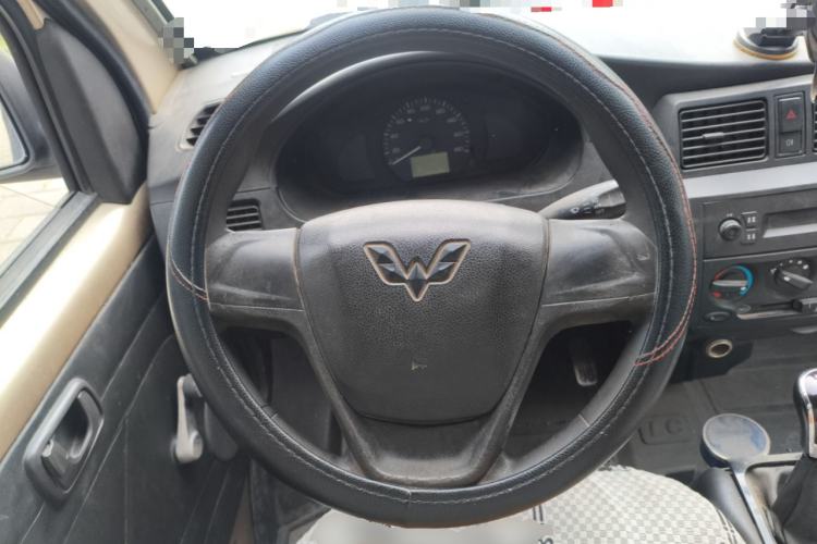 Used Wuling Rongguang 2014 1.2L S Base Model
