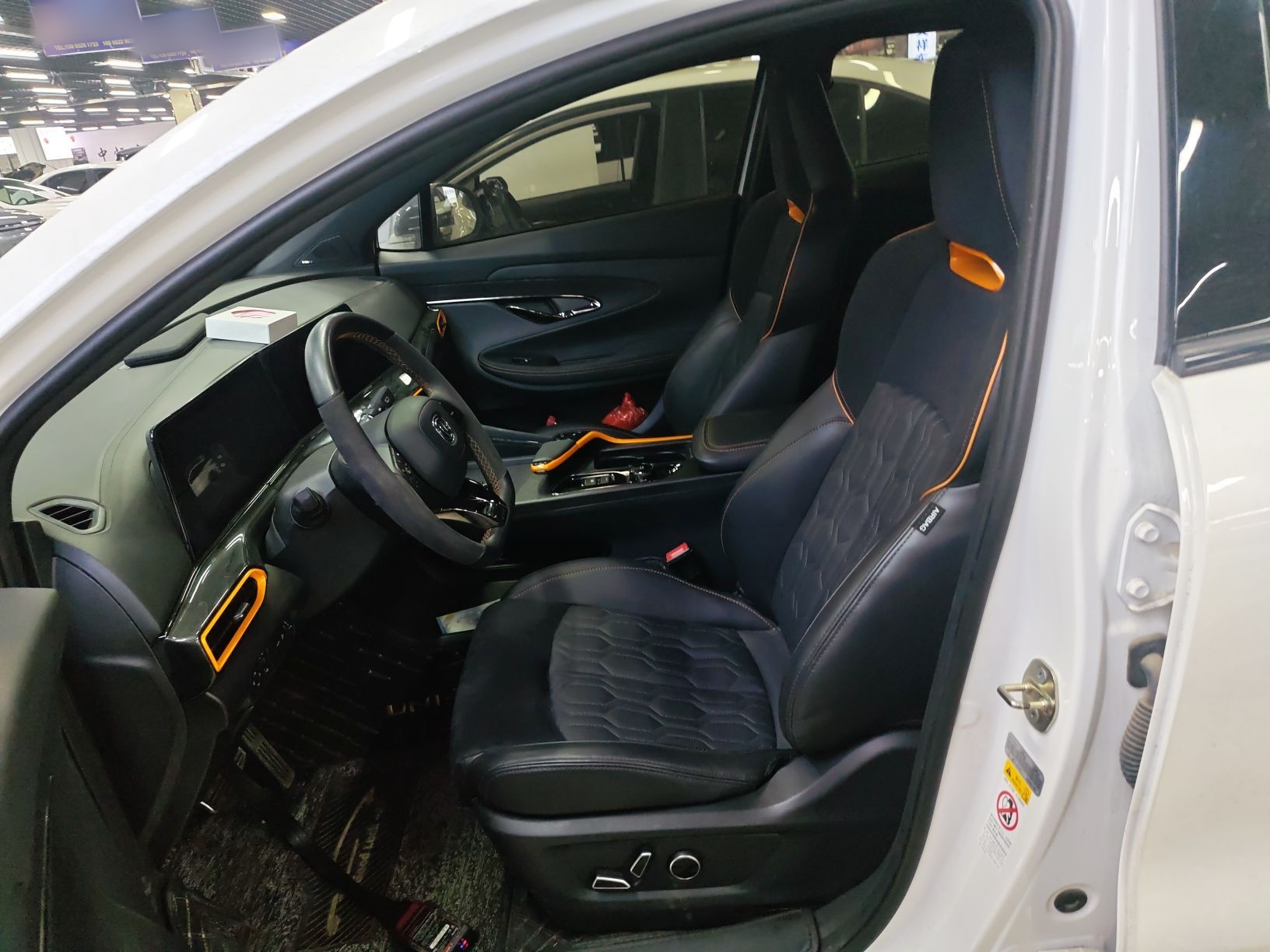 Переднее сиденье в автомобиле