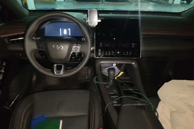 Used Toyota Avalon 2024 Dual-Motor 2.0L Luxury Edition Center Console