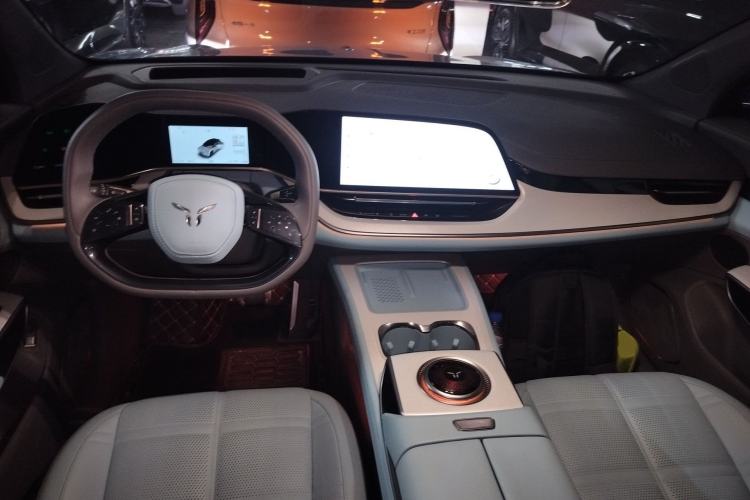 Used Hongqi Tiangong 08 2025 730 Max Rear-Drive Version Center Console