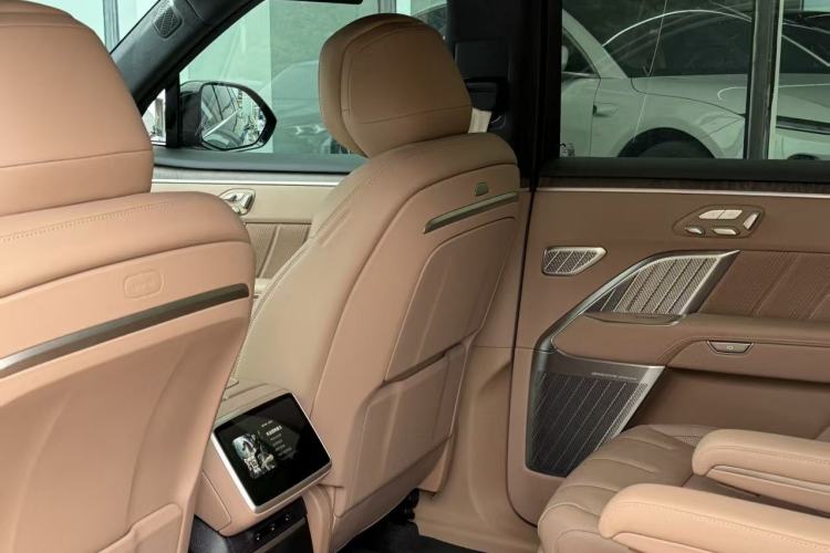 Used ONVO Luxeed L90 2025 Model—Ultra Six-Seater Version
