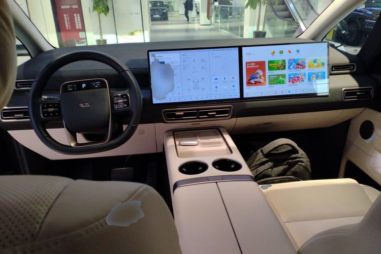 Used Li Auto MEGA 2025 Home Family Special Edition
