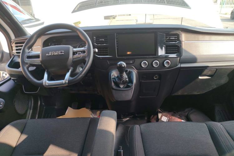 Used JMC Fushun 2025 2.0T 6MT Diesel Mid-Roof Mid-Height Commercial Multi-Purpose 7-Seater Passenger Vehicle