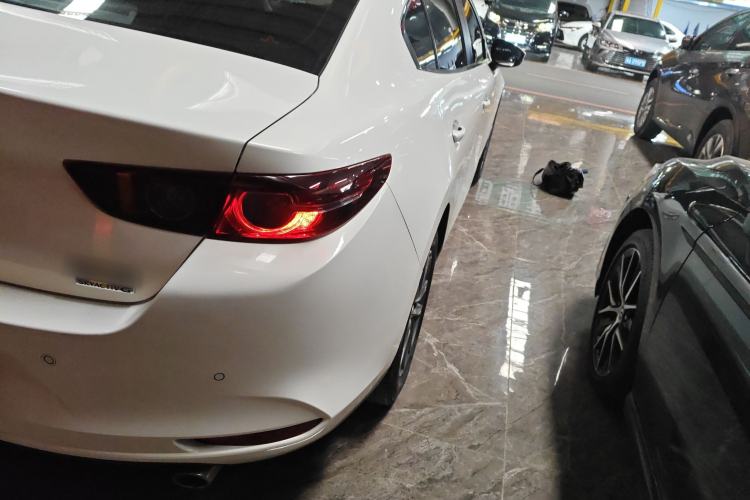 Used Mazda 3 Axela 2020 1.5L Automatic ZhiMei Edition Exterior 3