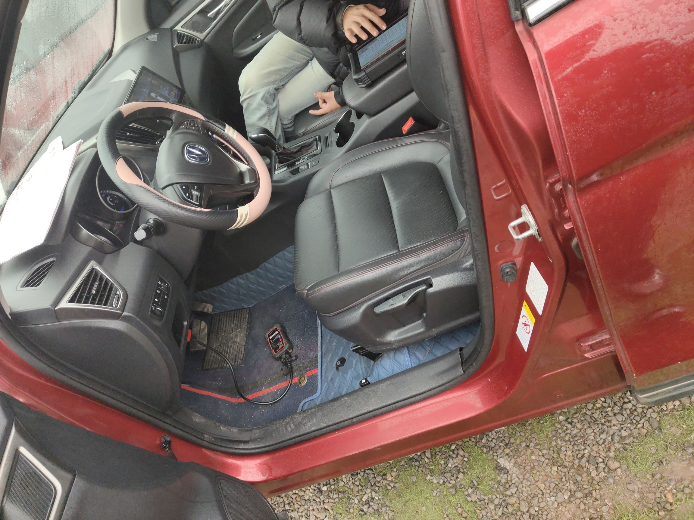 Переднее сиденье в автомобиле