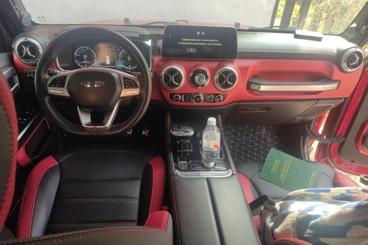 Used BAIC Off-Road BJ40 2020 2.0T Automatic Four-Wheel Drive Urban Hunter Edition Chivalrous Type Center Console
