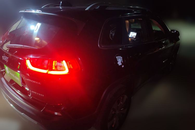 Used Jeep Cherokee 2019 2.0T Four-Wheel Drive Exploration Edition + Autonomous Driving Smart Package China V