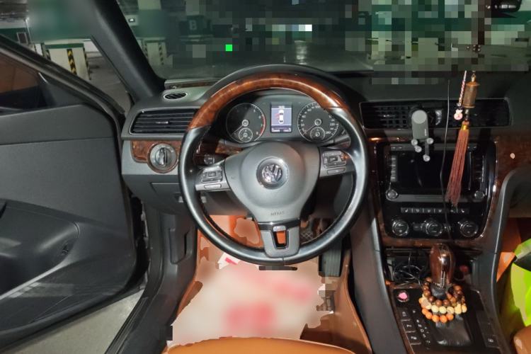 Used Volkswagen Passat 2011 3.0L V6 DSG Flagship Deluxe Edition Steering Wheel