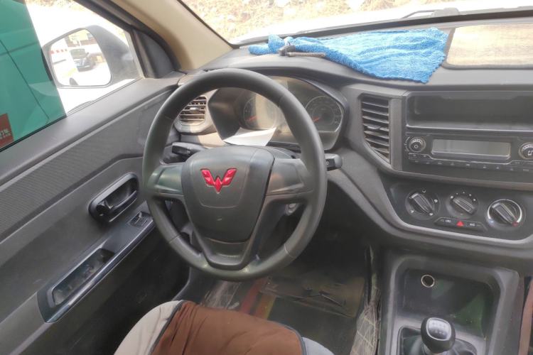 Used Wuling Hongguang V 2021 1.5L Jingqu Edition Enclosed-Window Vehicle LAR