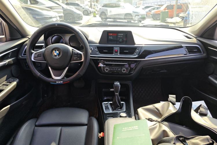 Used BMW 1 Series 2018 118i Sport Edition Center Console