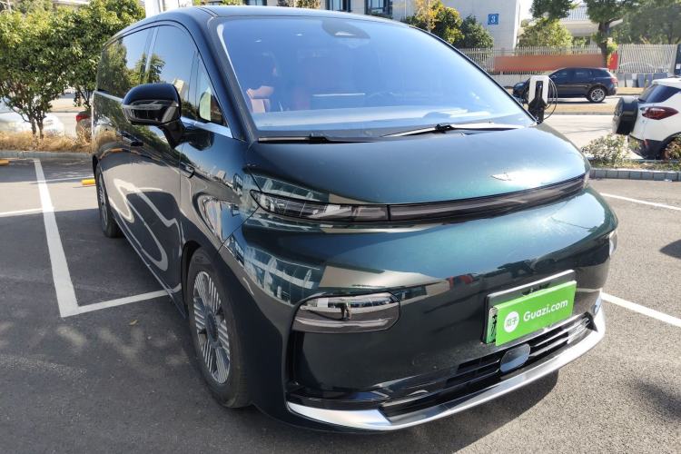 Used Geely Galaxy LEVC L380 2024 140-Degree 6-Seater All-Wheel-Drive Ultra