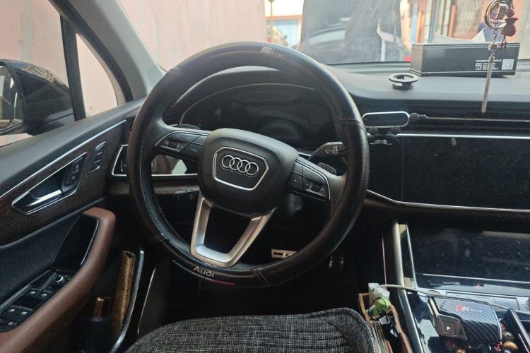 Used Audi Q7 2022 55 TFSI quattro S line Sport model
