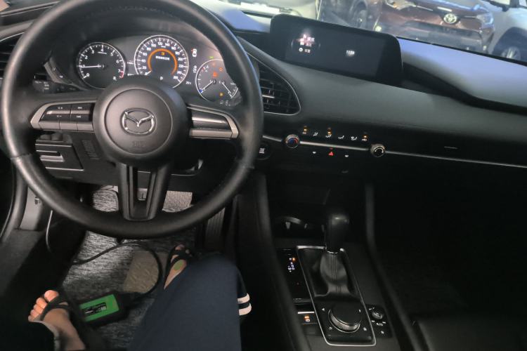 Used Mazda 3 Axela 2021 1.5L Automatic ZhiMei Edition Center Console