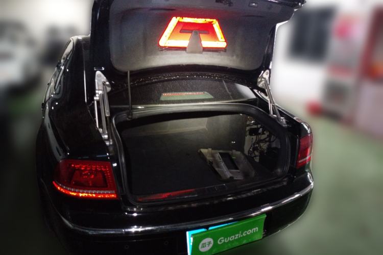 Used Volkswagen Phaeton 2011 4.2L V8 4-seat Extended-Range Individual Edition Trunk