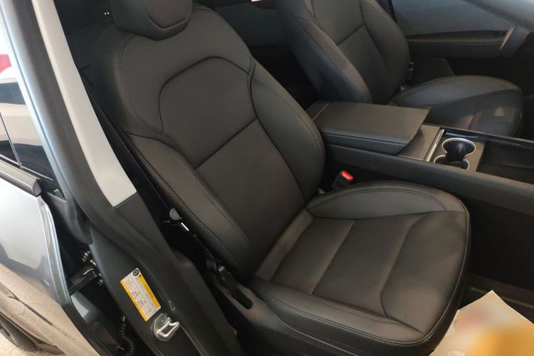 Used Tesla Model Y 2025 Rear-Wheel-Drive Version