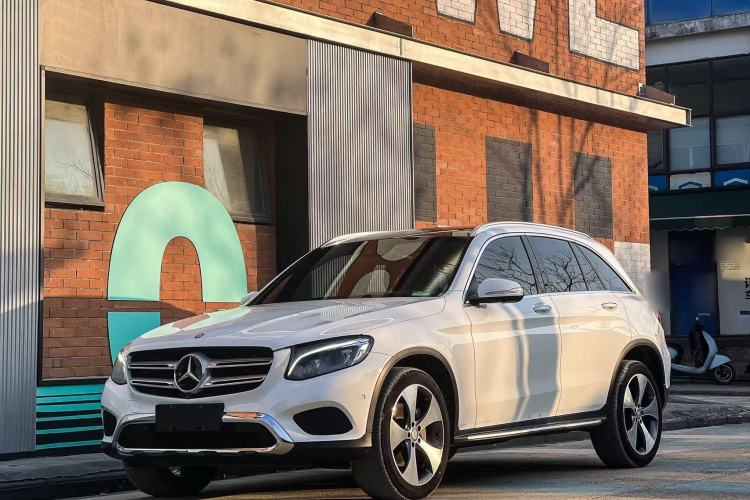 Used Mercedes-Benz GLC 2016 GLC 300 4MATIC Luxury Model