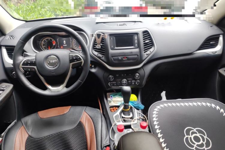 Used Jeep Cherokee 2017 2.4L Leading Edition Center Console