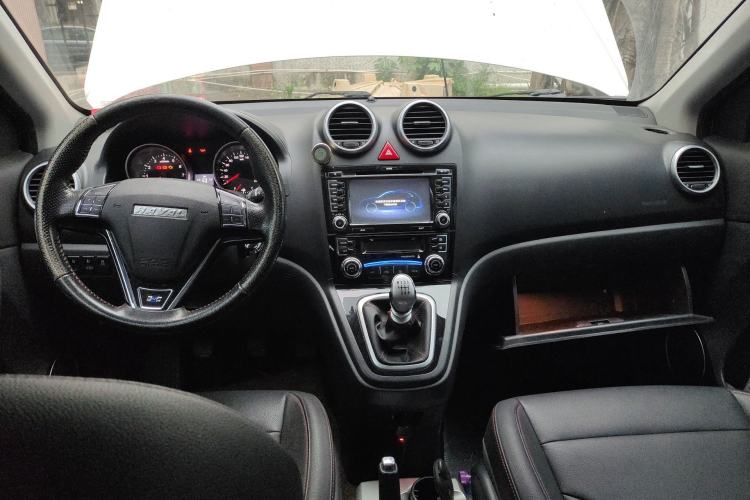 Used Haval H6 2016 Upgraded Model 1.5T Manual Two-Wheel Drive Elite Version Center Console