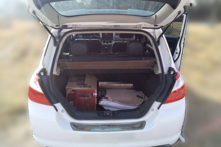 Used Venucia R50 2014 1.6L Manual Splendid Edition Trunk