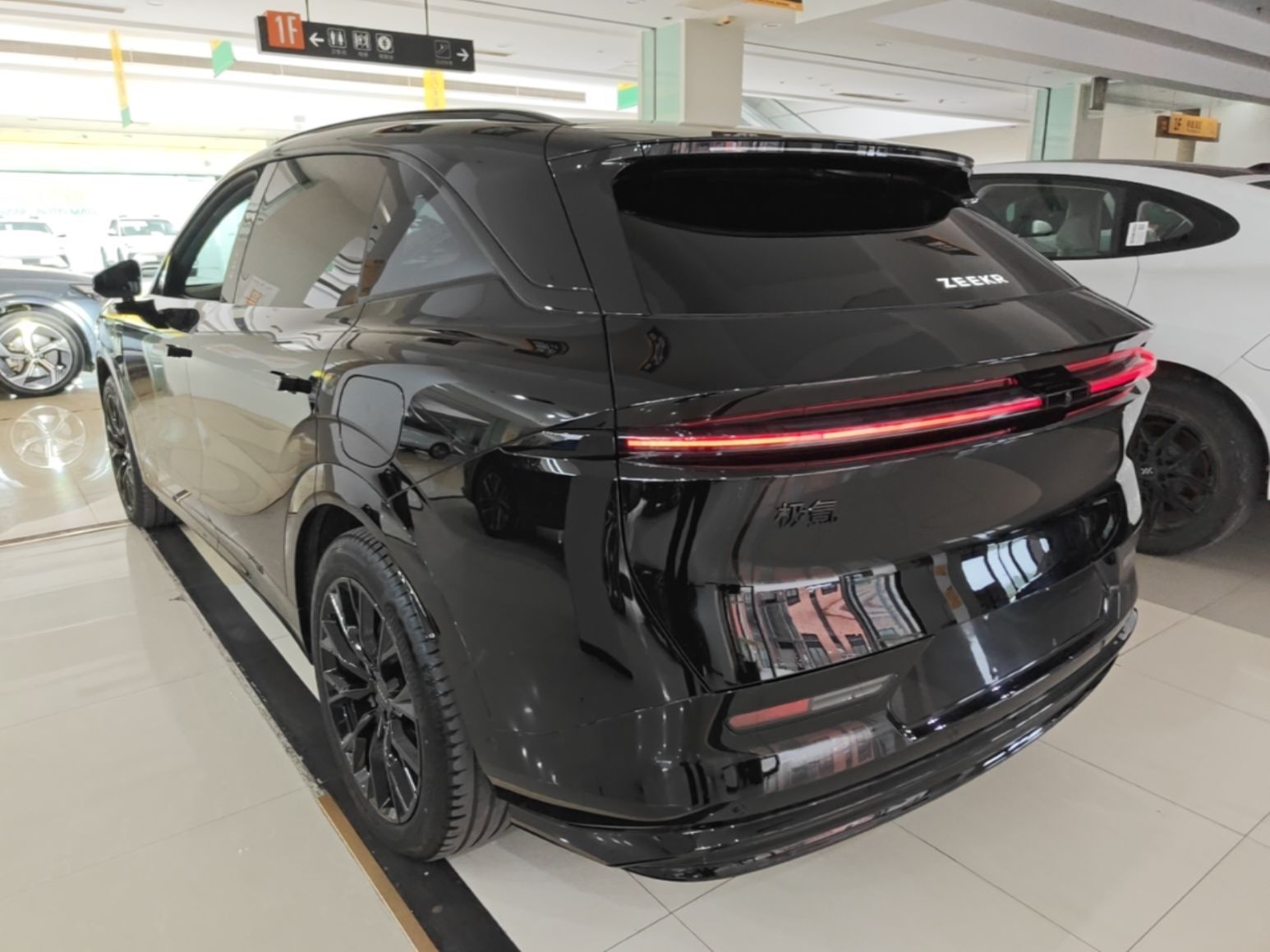 Zeekr 7X 2025 100 kWh Long-Range Rear-Wheel Drive with Intelligent Driving Features — снимка 4