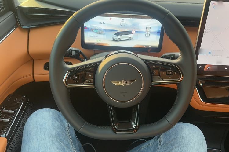 Used Geely Galaxy LEVC L380 2024 140-Degree 6-Seater All-Wheel-Drive Ultra