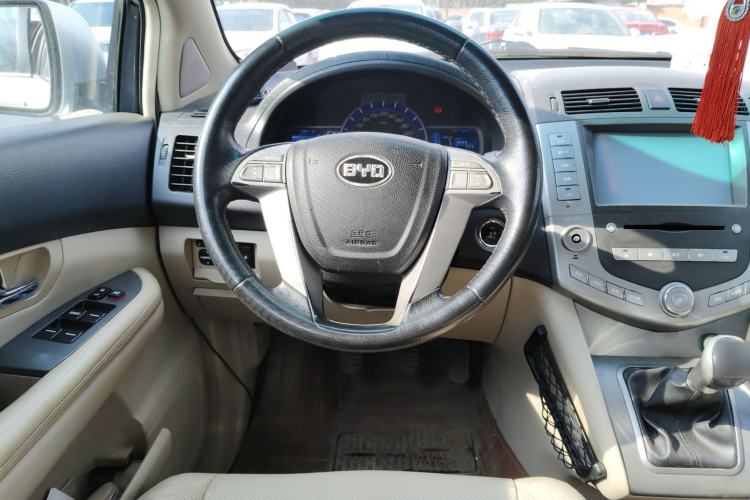 Used BYD S6 2013 Platinum Edition 2.0L Manual Luxury Model
