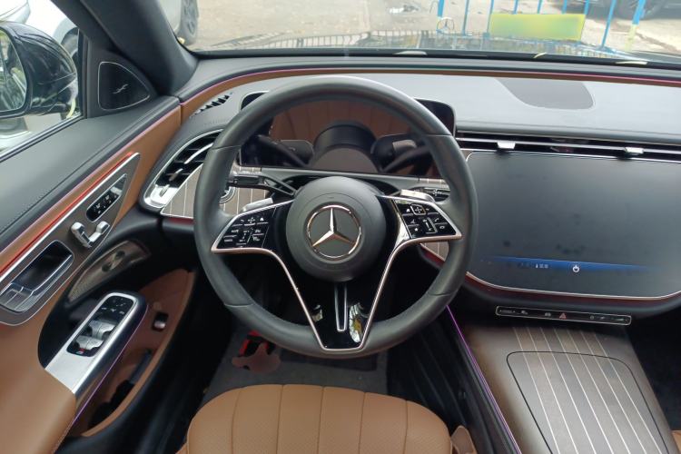 Used Mercedes-Benz E-Class 2024 Refresh E 300 L Stylish Edition
