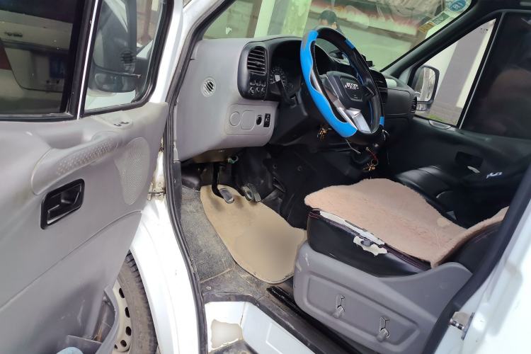 Used JMC Transit 2019 2.8T Commercial Version Short Wheelbase Low Roof 6-Seater China VI Emission Standard JX493
