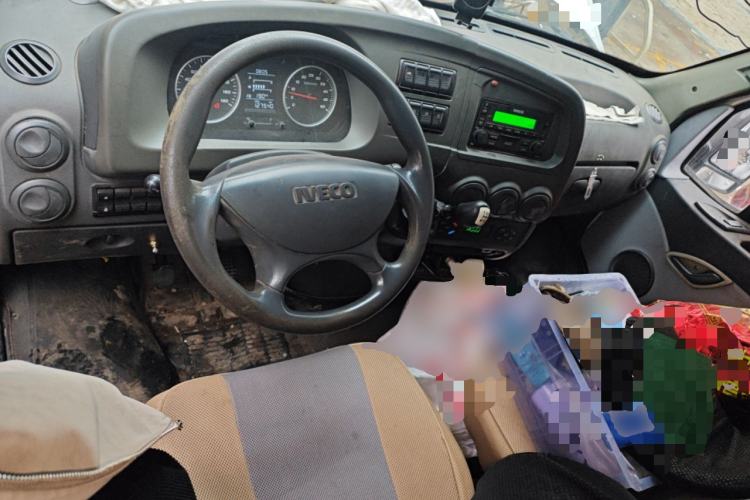 Used Iveco Power Daily 2013 2.8T-V36 Box Truck Center Console