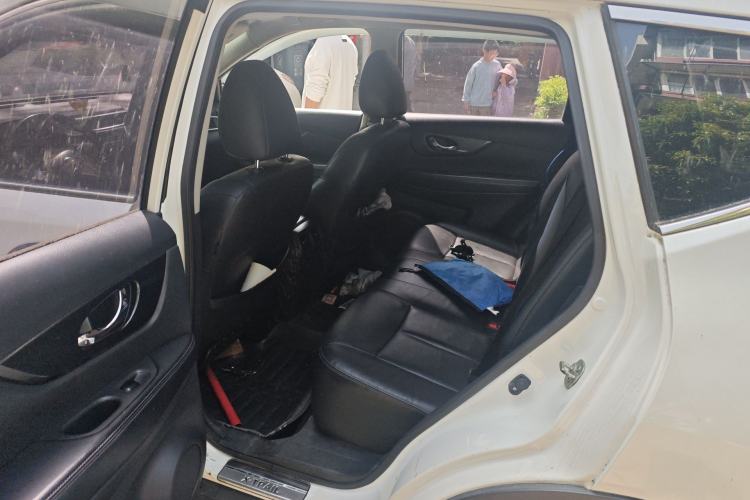 Used Nissan X-Trail 2014 2.5L CVT Leading Edition 4WD Left Rear Seat