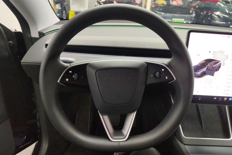Used Tesla Model Y 2025 Long-Range All-Wheel-Drive Version