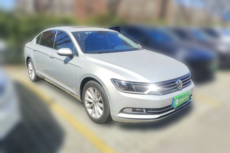 Used Volkswagen Magotan 2017 330TSI DSG Leading Model Front Right 45 Deg