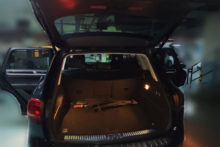 Used Volkswagen Touareg 2017 3.0 TSI R-Line Peak Edition Trunk