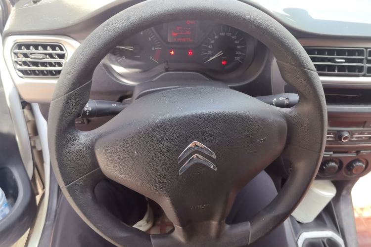 Used Citroen Elysee 2015 Zhishang Edition 1.6L Manual Fashion Model Steering Wheel