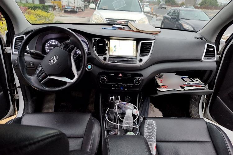 Used Hyundai Tucson 2015 1.6T Dual-Clutch Two-Wheel-Drive Smart Model Center Console