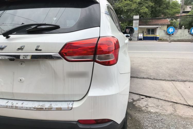 Used Haval H2 2018 Chuanxiang Edition Blue Badge 1.5T Dual-Clutch Two-Wheel Drive Fashionable Model Exterior 3