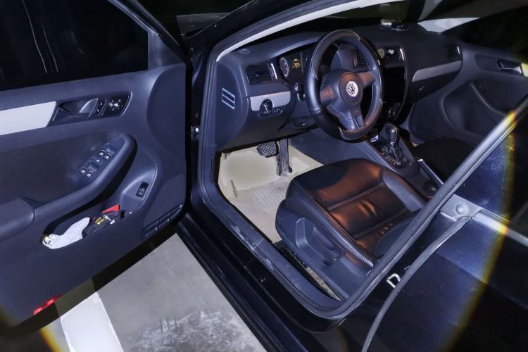 Used Volkswagen Sagitar 2012 1.6L Automatic Comfort Edition Driver Seat