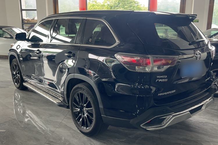 Used Toyota Highlander 2017 2.0T Four-Wheel Drive Black Edition Limited Model

